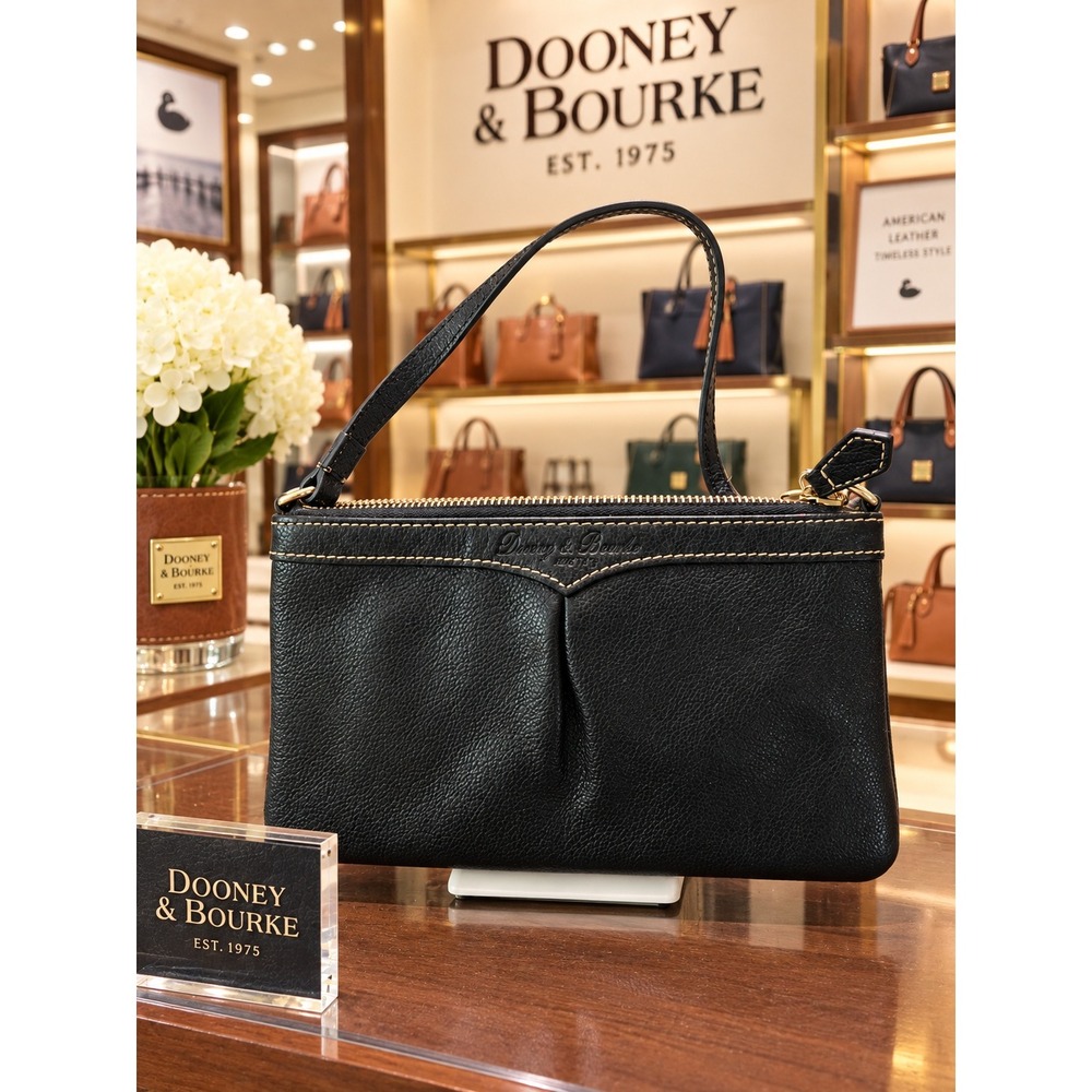 W257 Dooney & Bourke vintage wristlet